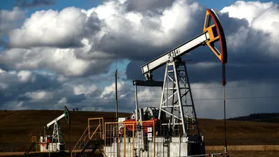 Нефть и рубль вновь падают. Почему это происходит? - BBC News Русская служба