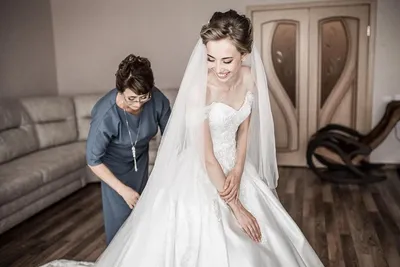 Жених и невеста | Свадебное фото © Михаил Барбышев, Тюмень | Свадебные  позы, Свадебный снимок, Предсвадебная фотосессия