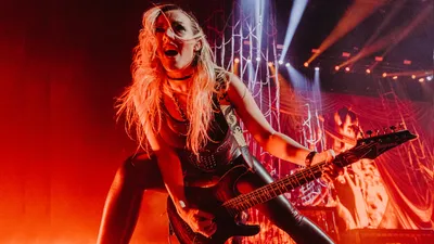 NITA STRAUSS LAUNCHES ROCK GUITAR FUNDAMENTALS! – Metal From The Inside