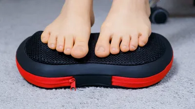 Женские ноги туфли на шпильке высокий каблук. Силуэт женских ног в туфлях  Иллюстрация Stock | Adobe Stock