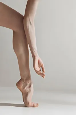 Ноги балерины танцев стоковое фото. изображение насчитывающей актеров -  58417192