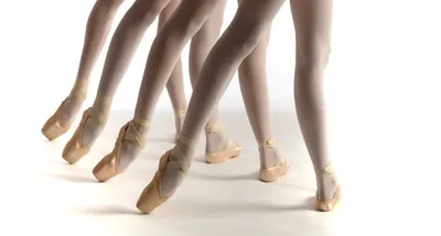 Крупным планом ноги молодой балерины в пуантах | Бесплатно Фото | Ноги  балерины, Балерины, Пуанты