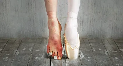 Ноги балерины в pointe стоковое фото. изображение насчитывающей свет -  29111700