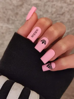 Маникюр в стиле «Adidas» — спорт-шик в дизайне ногтей - Рамблер/женский