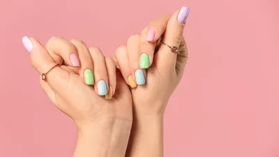 Нежный маникюр на весну 2023: 10 модных идей дизайна ногтей | theGirl