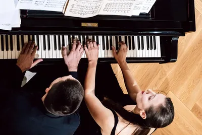 Как правильно играть гаммы: советы начинающим пианистам