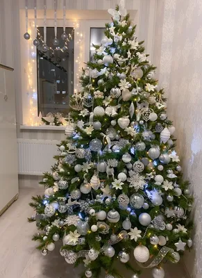Белая новогодняя ёлка | Елочные украшения, Новогодние елочные украшения,  Зимний домашний декор