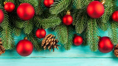 Картинка на рабочий стол ветка, ветки, рождественские картинки и обои,  игрушки, праздничные обои, новогодние картинки, украшения, новогодние шары,  новогодние обои, новый год 1366 x 768