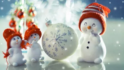 Скачать обои украшения, снеговики, елочные игрушки, новогодние фигурки,  decoration разрешение 1600x900 #126241