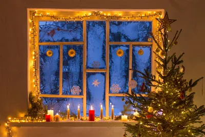 Новогодние украшения на окна: идеи и советы для создания праздничной  атмосферы