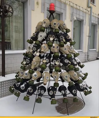 Самые необычные новогодние елки Москвы по традиции выставлены в ГУМе