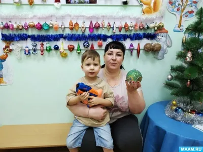 Как украсить к Новому году дом, в котором живет ребенок: безопасные  игрушки, елка и гирлянды