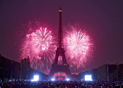 Новогодние торжества в Париже отменили из-за коронавируса — РБК