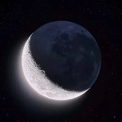 Новолуние в небо. стоковое фото. изображение насчитывающей луна - 194759470