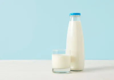 Научный опыт для детей: польза молока - YouTube