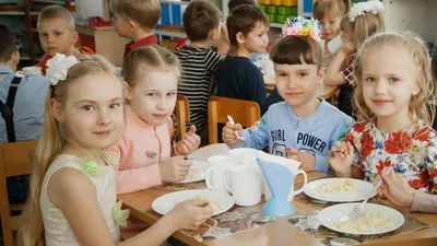 обед в детском саду в России Стоковое Изображение - изображение  насчитывающей здоровье, братьев: 244352837