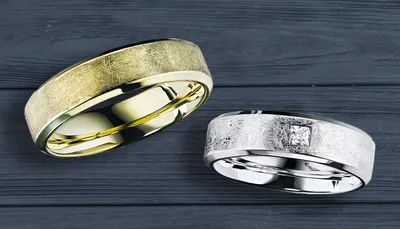Широкие обручальные кольца из золота 585 пробы с гравировкой