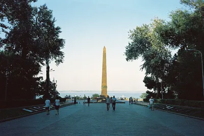 На памятник Екатерине II в Одессе надели колпак и повесили на руку петлю —  РБК