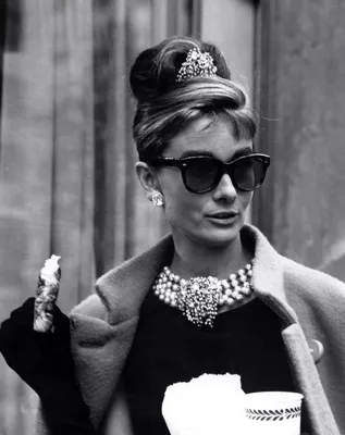 10 Audrey Hepburn Hairstyles That Are Timelessly Chic