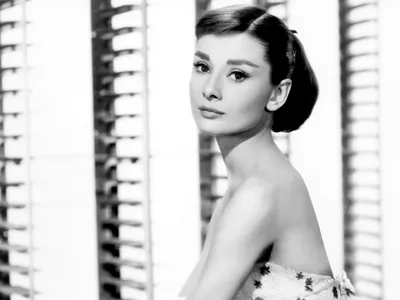 Скачать обои Одри Хепберн, Audrey Hepburn, актриса, черно-белое, раздел  девушки в разрешении 2393x1677