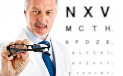Офтальмолог – что за врач и чем он отличается от окулиста? Запишитесь к  врачу на осмотр в Клинике МЕДСИ