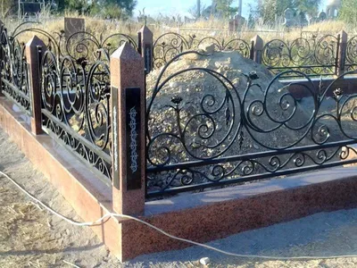 Изготовление оградок на могилу в Новосибирске | купить кованую оградку -  цены от 5000 руб.