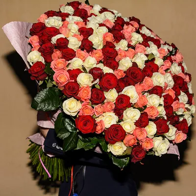 Букет цветов «Мэриан» заказать с доставкой по цене 17 250 руб. в Абинске