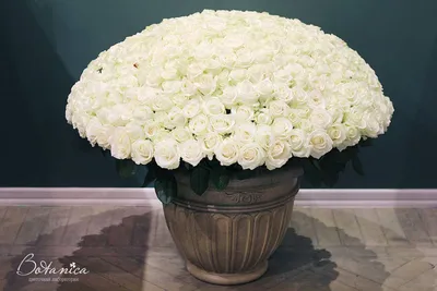 Огромный букет цветов из драгоценных…» — создано в Шедевруме