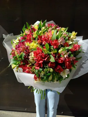 Купить букет цветов в СПб с эустомой и лизиантусом.