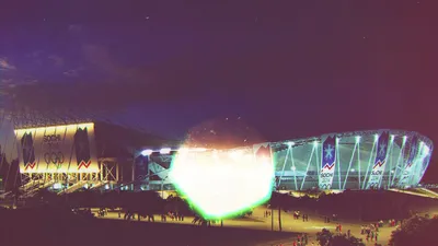 Фото флагов стран-участниц Олимпийских игр «Сочи 2014» на фоне Олимпийского  огня