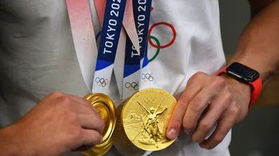 Представлены медали, которые будут вручаться призерам Зимних Олимпийских  игр в Пхёнчхане. | Euronews