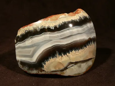 Onyx: Mineral information, data and localities.