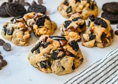 Loaded Oreo Cookies - Broma Bakery