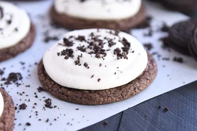 Mummy Oreos Cookies for Halloween - Savory Nothings