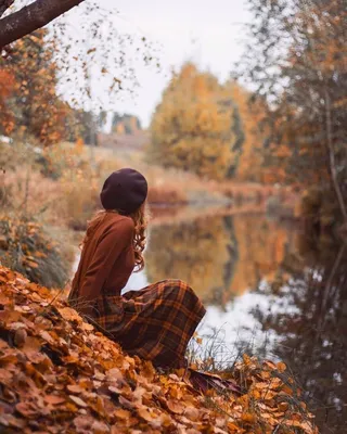 Красивая Девушка В Осень Стоковые Фотографии | FreeImages