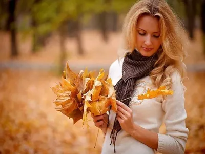 Осень-женщина проходит все этапы... (Вера Балясная) / Стихи.ру