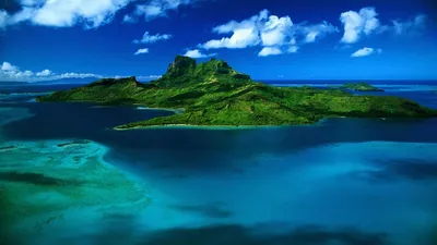 Скачать 1366x768 остров, зелень, океан, вода, тропики обои, картинки  планшет, ноутбук