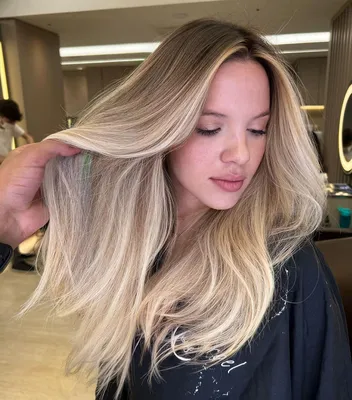 Сложное окрашивание волос в технике Шатуш - растяжка цвета от натуральных  корней к холодному блонду Любое сложное окрашивание включает в… | Instagram