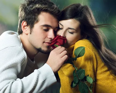 Любовь между мужчиной и женщиной. связи. всемирный день поцелуя. красивая  пара целуется | Премиум векторы