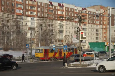 Оживленные поезда проносятся по …» — создано в Шедевруме