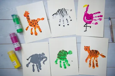 Детский центр Genius - Идея рисования для самых маленьких Можно рисовать пальчиковыми  красками. Малыши, которые пока не могут удержать в руках кисточку или  карандаш, тоже охотно рисуют и создают свои картины. Вполне