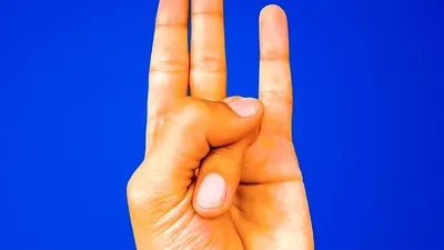А вам слабо? – пользователи соцсетей пытаются сложить пальцы в необычную  фигуру — 05.08.2017 — Lifestyle на РЕН ТВ