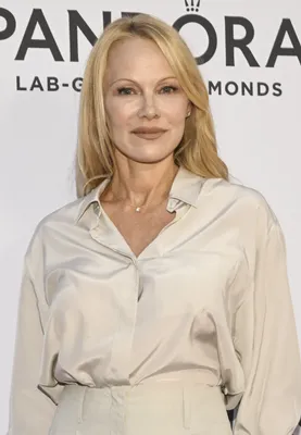 Pamela Anderson's 'No-makeup' Look Started at WWD Photo Shoot