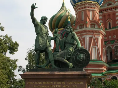 File:Памятник Минину и Пожарскому .jpg - Wikipedia