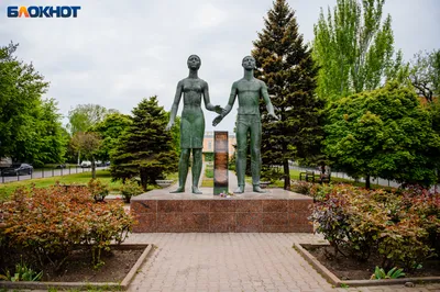 File:Памятник ВОВ, Воронеж (1).jpg - Wikimedia Commons