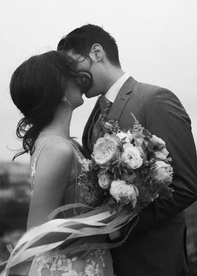 Любящие пары, черно-белое изображение профиля Стоковое Фото - изображение  насчитывающей любовники, счастливо: 45151572