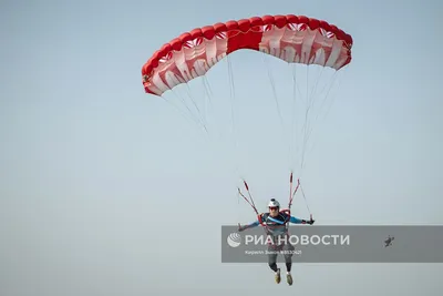 Парашютный Спорт В Море, Парашют С Лодки На Море Фотография, картинки,  изображения и сток-фотография без роялти. Image 28032828