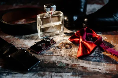 Все основы парфюмерии: какой аромат, где и когда наносить - Красота -  WomanHit.ru
