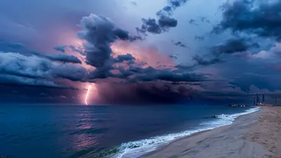 Обои море, молния, облака, гроза, пейзаж, природа картинки на рабочий стол,  фото скачать бесплатно