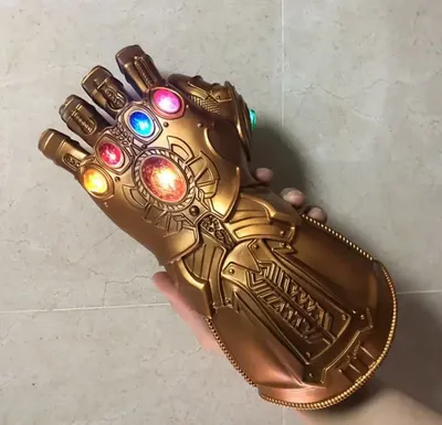 Перчатка Бесконечности Таноса с подсветкой из киновселенной Марвелл